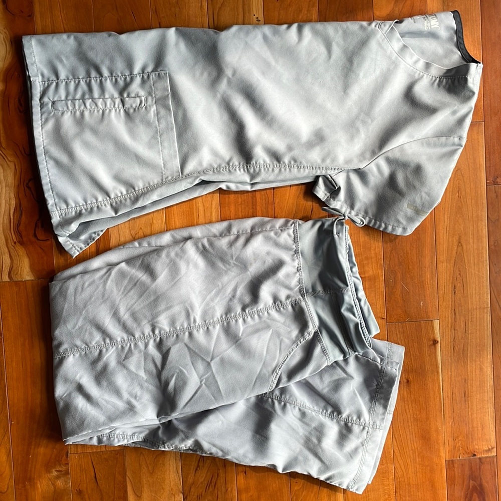 Grey’s Anatomy Active scrub set, size medium, Moonstruck color
